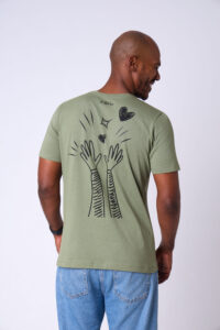 CAMISETA - MÃOS DE AMOR